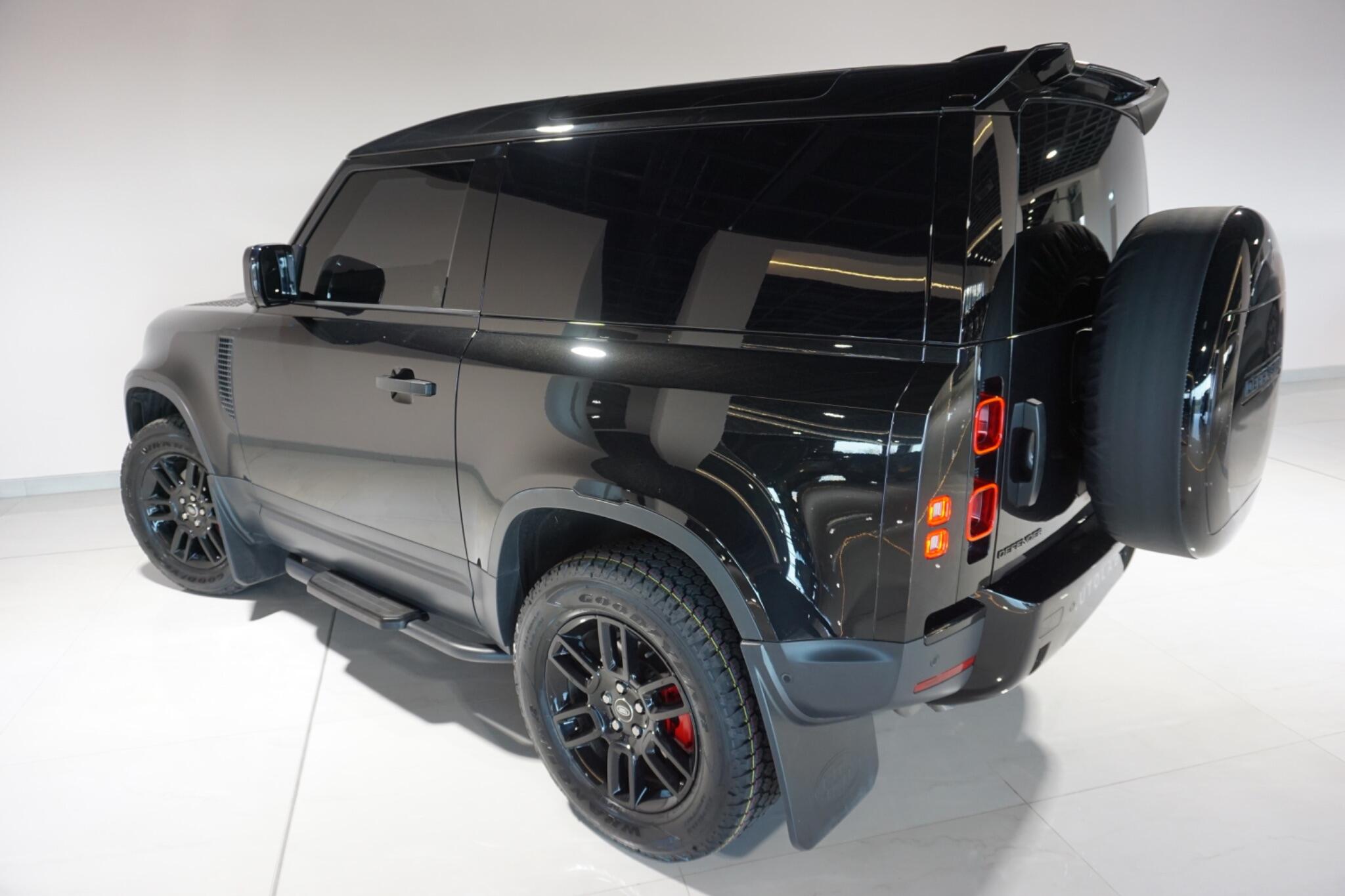 Land Rover Defender 90 3.0 D250 MHEV Hard Top SUV 3dr Diesel Auto 4WD SWB Euro 6 (s/s) (250 ps)